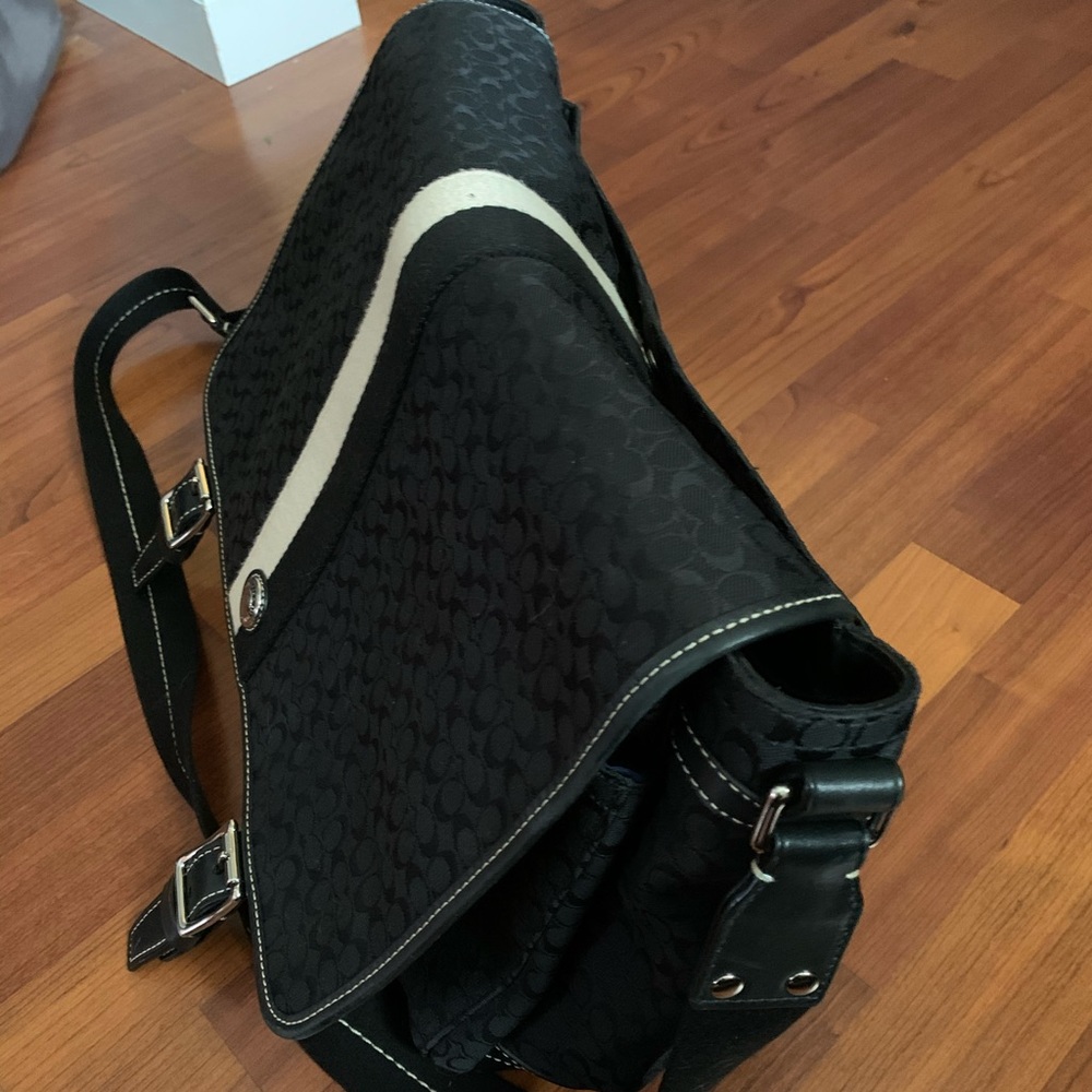 Coach Signature Voyager Messenger Bag Black - Picture 2 of 6